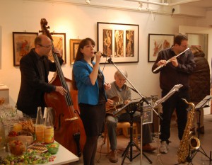Das Blue Monday Jazz Trio auf einer der Nymphenspiegel-Ausstellungs-Vernissagen im Grünen Saal des Botanischen Gartens Das Blue Monday Jazz Trio auf einer der Nymphenspiegel-Ausstellungs-Vernissagen im Grünen Saal des Botanischen Gartens