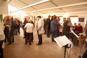 Nymphenspiegel im Grünen Saal des Botanischen Gartens präsentiert eine Ausstellung des Künstlerkreises "Kauz" Nymphenspiegel im Grünen Saal des Botanischen Gartens präsentiert eine Ausstellung des Künstlerkreises "Kauz"